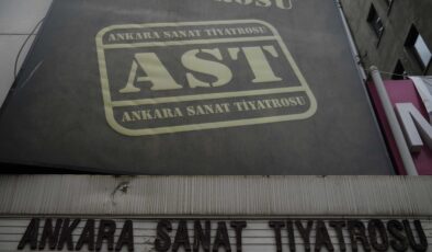 AST Genel Koordinatörü Çuhadar: 57 Yıllık Tiyatro Mabedinin Açık Tutulması Gerekiyor