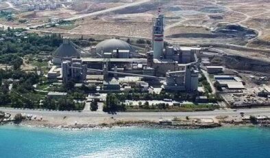 Van gölü kıyısında kurulan çimento fabrikası 50 yıldır gölü ve çevreyi tehdit ediyor