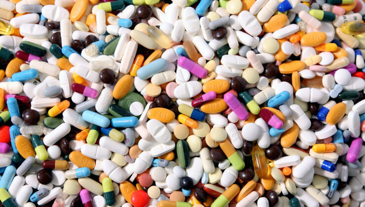 İlaç krizi derinleşti: İlaç firmaları etken madde, hastalar ilaç bulamıyor