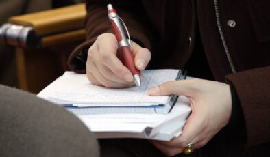 Kadın gazeteciler: Her tür baskıyla karşı karşıyayız