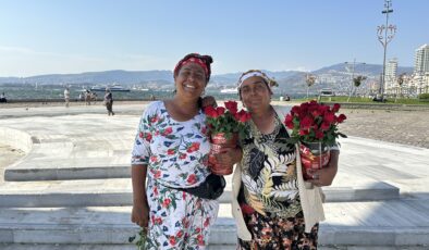 Kordon’un falcı-çiçekçi kadınları anlatıyor: “Fal serbest bırakılsın, ne kazanıyoruz ki zabıta peşimize düşüyor?”