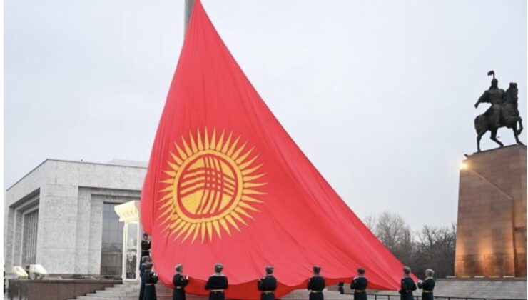 Değişiklik küçük prosedürü büyük: Kırgızistan bayrak değiştirdi