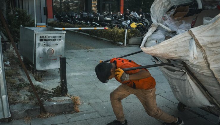 Şanlıurfa’dan İstanbul’a uzanan çocuk işçi hikayesi: Hasip’in hayali savcılık, gerçeği kağıt toplamak