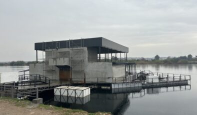Fırat’ın yeni derdi su üstündeki duba restoranlar