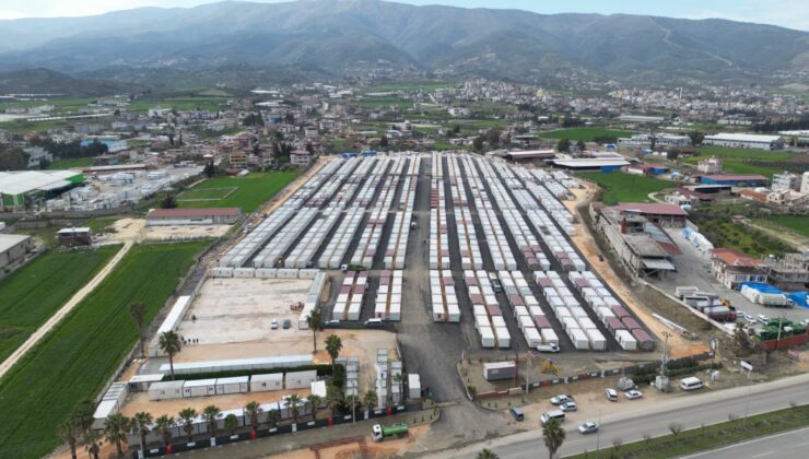 Hatay’da depremzedeler ücretsiz konut talep ediyor