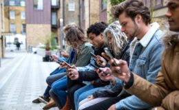 Gençler ekran başında: Sosyal medya, duyguları ve iletişimi nasıl şekillendiriyor?