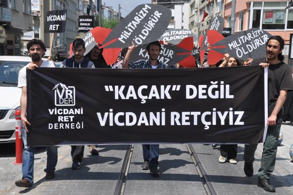 Hak ihlalleri sürüyor, vicdani retçiler hala cezalandırılıyor