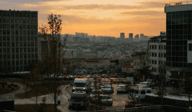 Ankara “boyanmayı bekleyen bir tuval” mi, “betondan bir durak” mı?