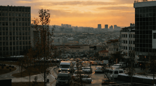 Ankara “boyanmayı bekleyen bir tuval” mi, “betondan bir durak” mı?