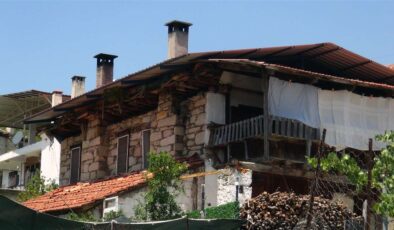 Muğla mimarisinin son örnekleri: Katrancı Evleri