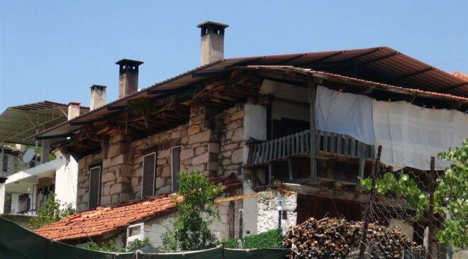 Muğla mimarisinin son örnekleri: Katrancı Evleri