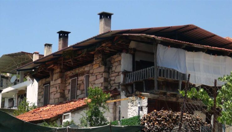 Muğla mimarisinin son örnekleri: Katrancı Evleri