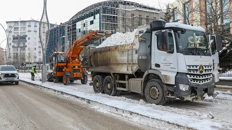 Van’da kar suları Sıhke Gölü’nü tehdit ediyor