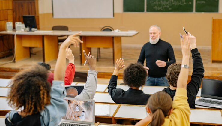YÖK kriterleri tartışılıyor: Akademik yükseliş ticarileşiyor mi?