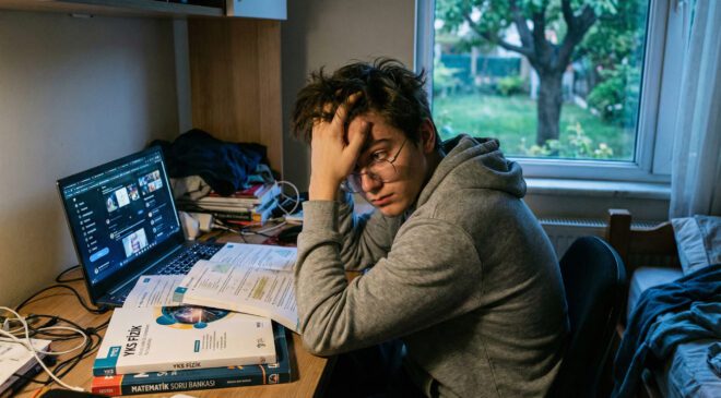 Dikkat eksikliği ve hiperaktivite gençlerin sınav başarısını nasıl etkiliyor?
