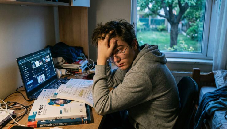 Dikkat eksikliği ve hiperaktivite gençlerin sınav başarısını nasıl etkiliyor?