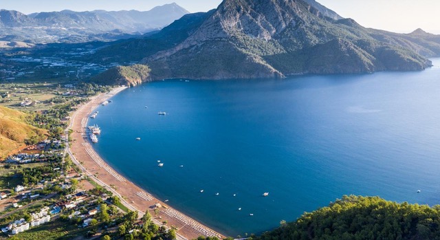 Sel felaketi yaşayan Adrasan turizmi ayağa kalkmaya çalışıyor