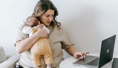 Kreş yetersizliğinin bedelini çalışan anne ödüyor