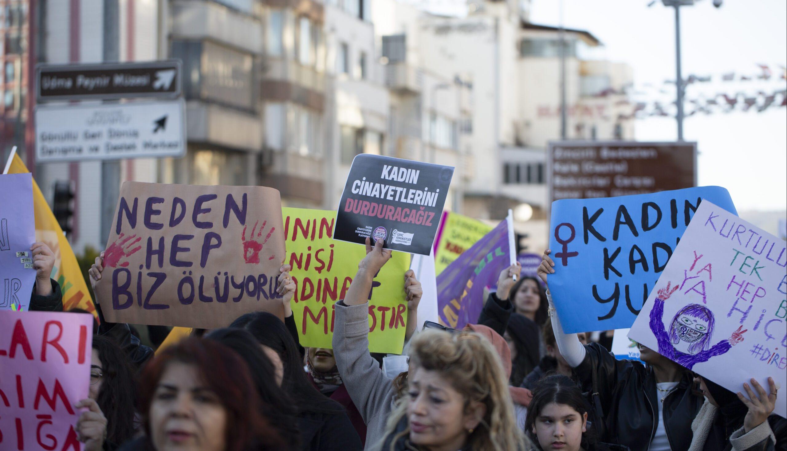 Gaziantep’te kadınlar 8 Mart için sokaktaydı: “Karanlığa teslim olmayacağız”