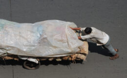 Ağır işlerde güvencesiz çalıştırılan “sessiz yabancıların” çaresizliği