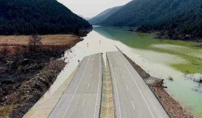 Seçime yetişen Antalya-Konya karayolu yağmura yenildi