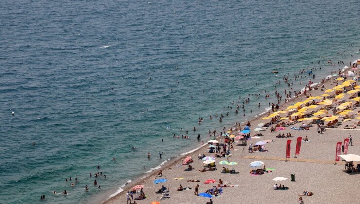 Vatandaş denize hasret: Parayı veren sahile ulaşabiliyor
