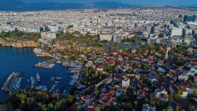 Antalya topraklarında tarım değil binalar büyüyor