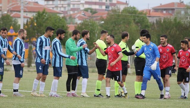Yarı sahada antrenman, tam sahada maç
