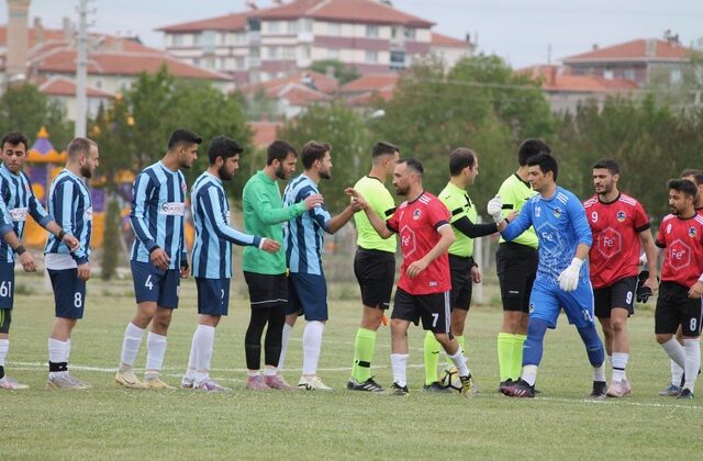 Yarı sahada antrenman, tam sahada maç