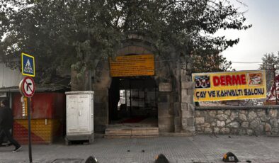 Depremde bile yıkılmamıştı, çay ocağı yaptılar!