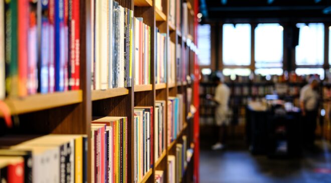 Çarşılardan kitap kokusu siliniyor