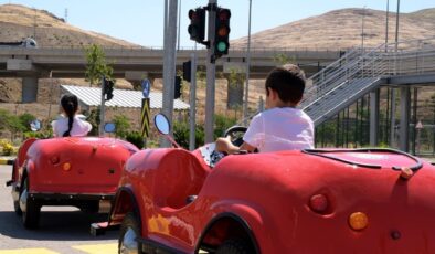 “Trafik hayata benzer, çocukken öğretilir”