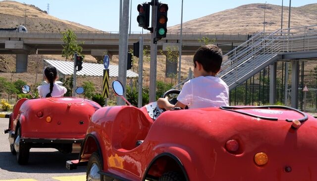 “Trafik hayata benzer, çocukken öğretilir”