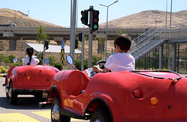 “Trafik hayata benzer, çocukken öğretilir”