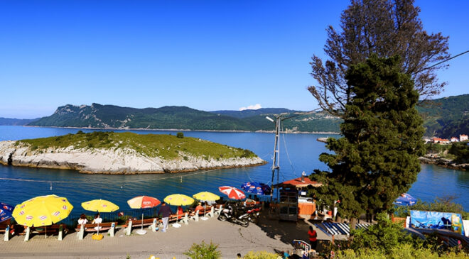Amasra’nın asırlardır “ağlayan ağacı” kesildi