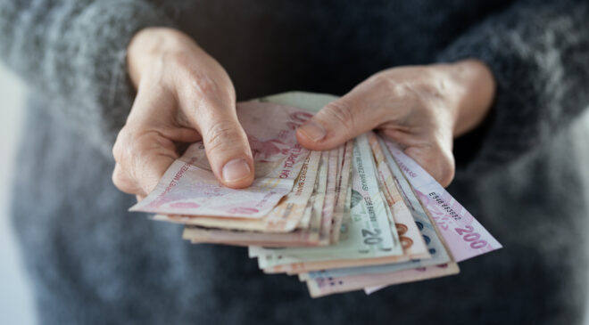 Emeklinin yeni aylığı açlık sınırının 12 bin lira altında
