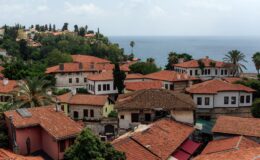 Tek tip mimariye ve poyraza direnen miras: Muğla bacaları