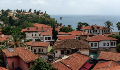 Tek tip mimariye ve poyraza direnen miras: Muğla bacaları