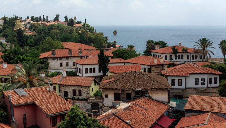 Tek tip mimariye ve poyraza direnen miras: Muğla bacaları