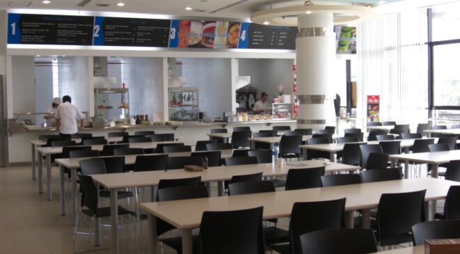 Üniversite yemekhanesi cep yakıyor, öğrenci öğün atlıyor