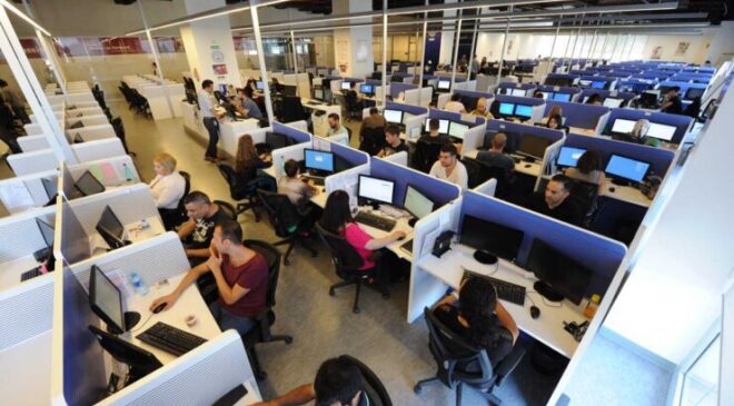 Taciz, mobbing, çaresizlik: Çağrı merkezi operatörleri hangi koşullarda çalışıyor?