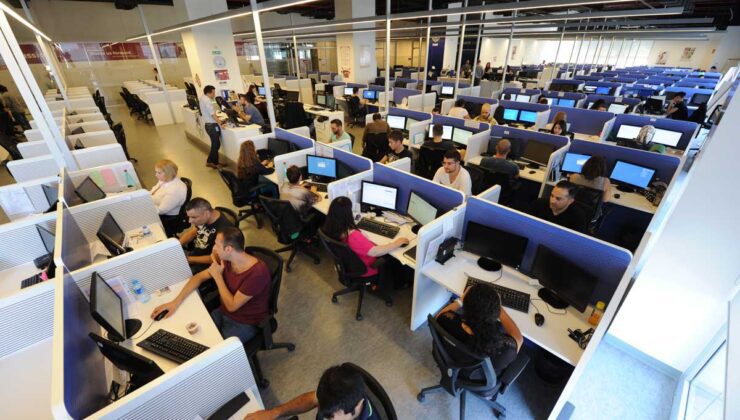 Taciz, mobbing, çaresizlik: Çağrı merkezi operatörleri hangi koşullarda çalışıyor?