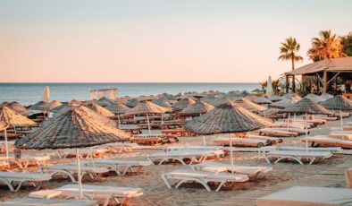 Ege’de tatil 120 bin lirayı buluyor: Türkiye’de tatil neden bu kadar pahalı?