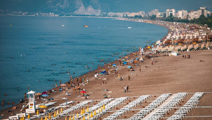 Antalya turizmi 4 aya sıkıştı: Yatak var turist yok